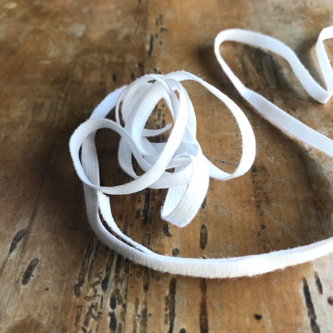 Gummiband in weiß und schwarz - flach & elastisch